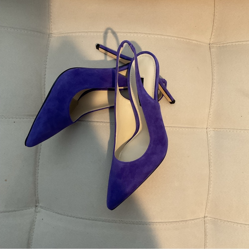“NWOT” Nine West Feather Slingback Pumps
